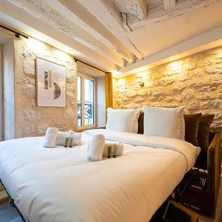 1br#turenne#place Des Vosges * Paris